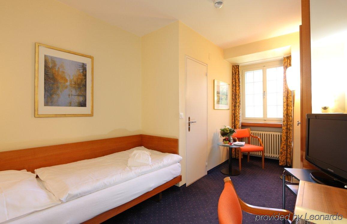Hotel Schloss Huenigen Konolfingen Δωμάτιο φωτογραφία